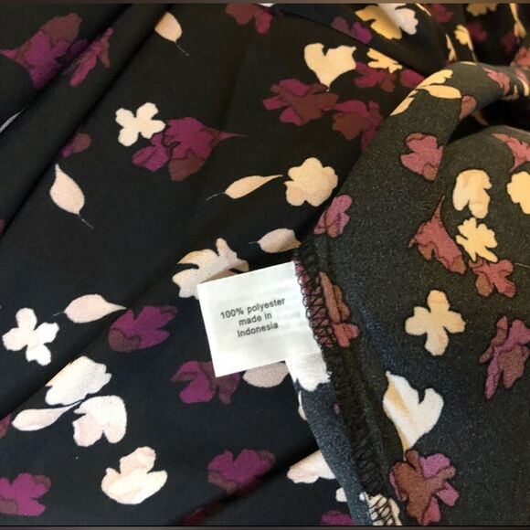 Lane Bryant black floral front twist high/low blouse sz 26 - Picture 3 of 5